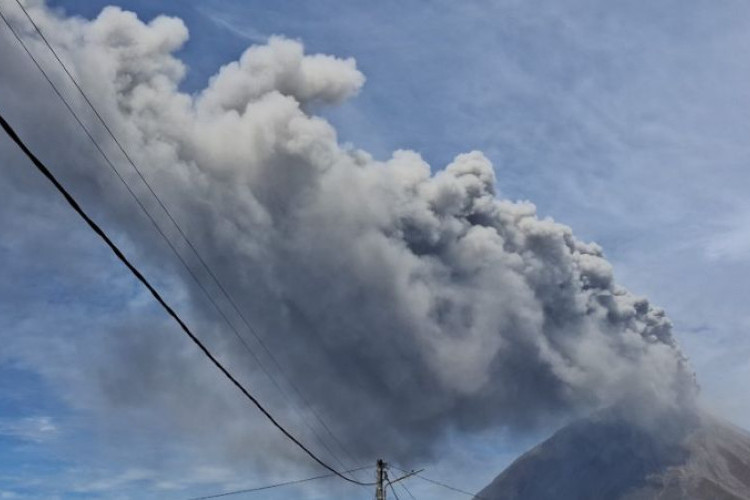 Update Kondisi Gunung Sinabung Pasca-Meletus 3.500 Meter, BNPB Imbau Wisatawan Waspada