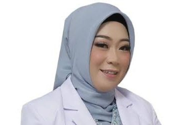 Profil dr. Holly Diany, Sp.P: Istri Kadisdik Kalteng yang Viral di Tengah Isu Kebijakan Sekolah dan Kabut Asap