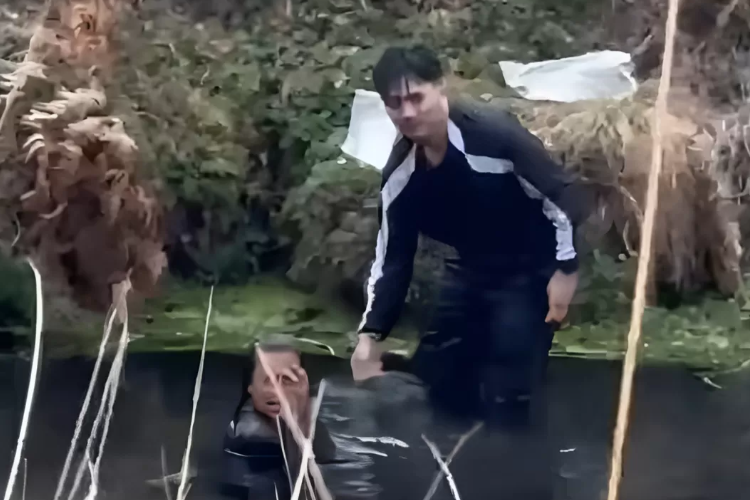HEBOH! Dua Pendaki Keciduk Mandi di Mata Air Qolbu Gunung Argopurok Pakai Sabun, Sempat Tak Terima Saat Ditegur