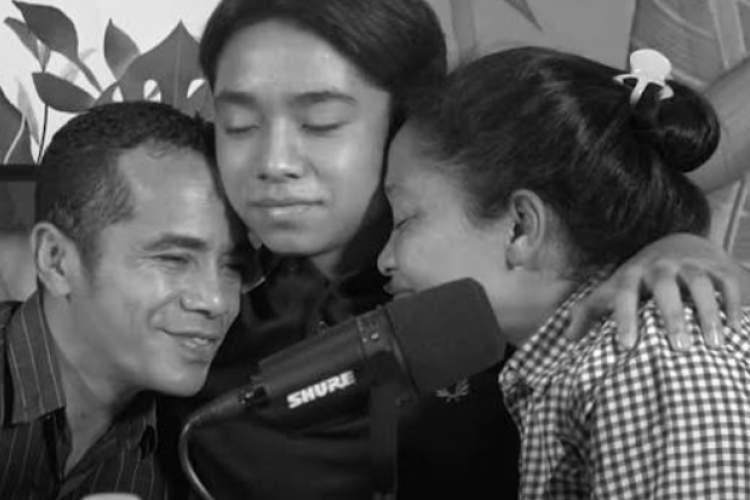 Ibu Betrand Peto Mengungsi di Tenda Pasca Terdampak Gempa NTT, Kondisi Rumah Rubuh Memprihatinkan